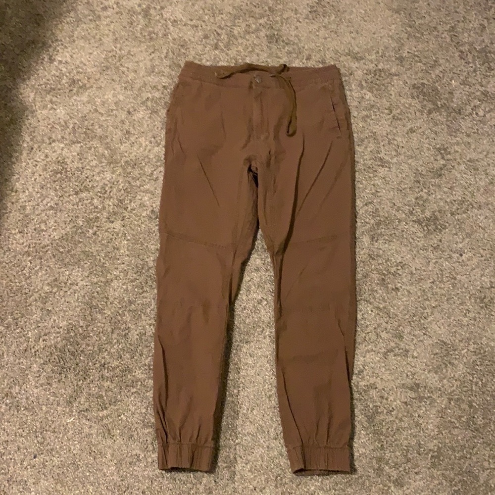 Jogger style light weight. Worn a few times.